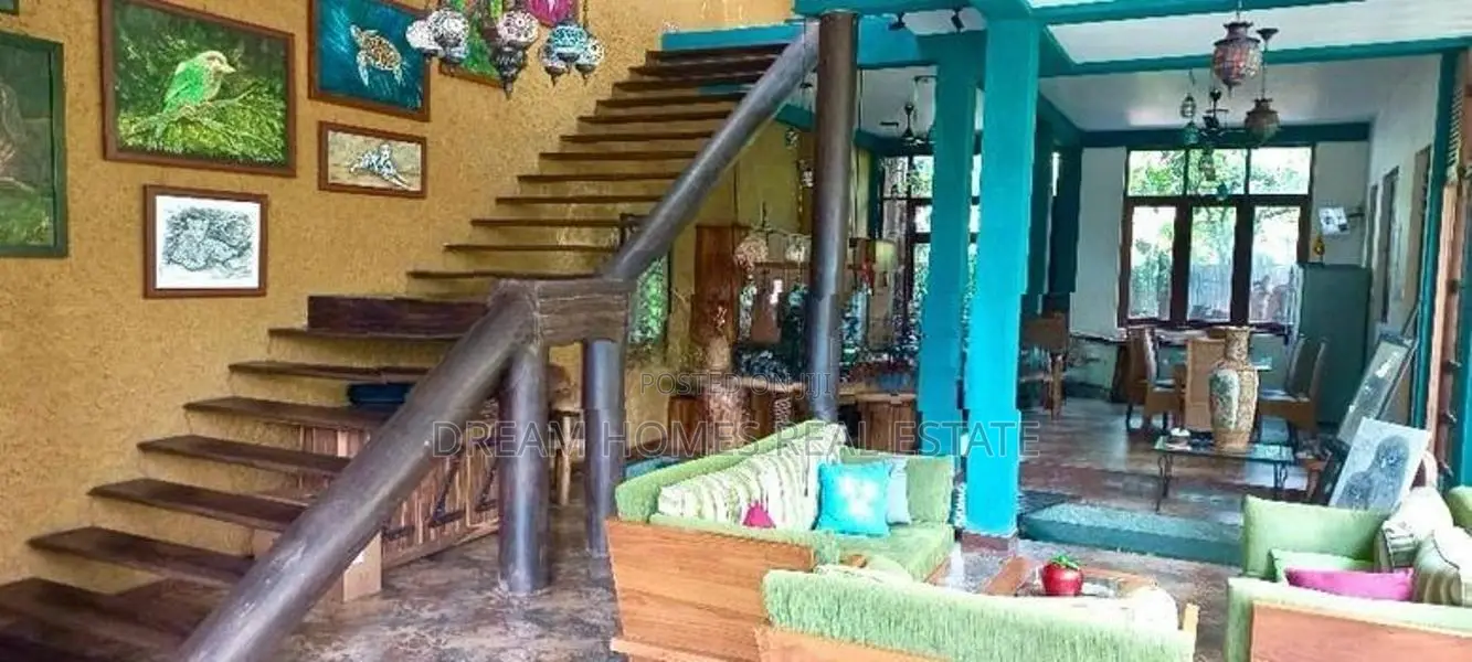 Luxurious 4BR Green Concept House with Rooftop Studio