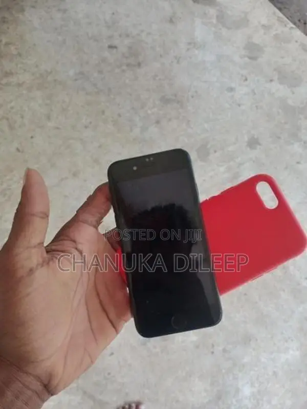 Apple iPhone SE 2 (Used)