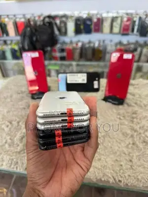 Apple iPhone SE 2 (Used)