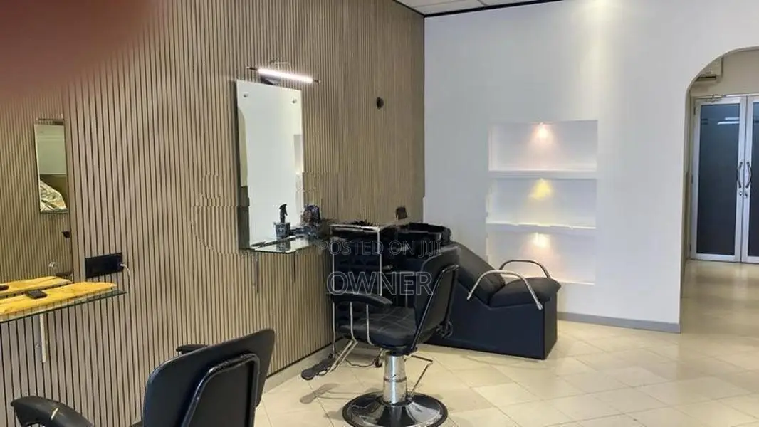 Saloon with Equipment for Rent in Havelock Town,Colombo 6