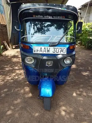 Bajaj RE 2015