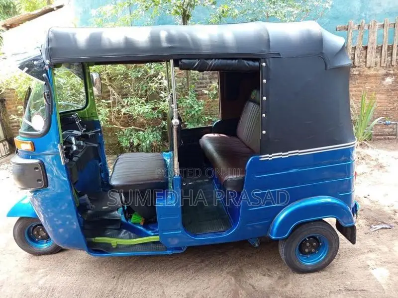 Bajaj RE 2015