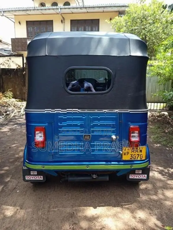 Bajaj RE 2015