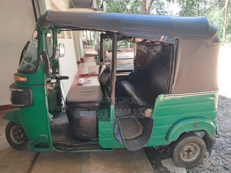 Bajaj RE 2017