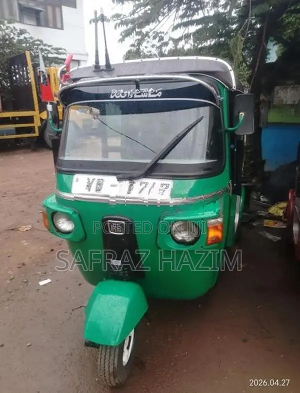 Bajaj RE 2011