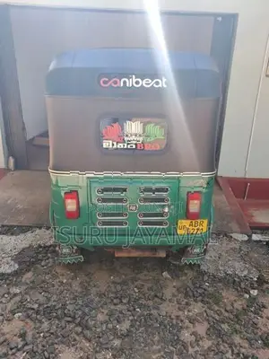 Bajaj RE 2017
