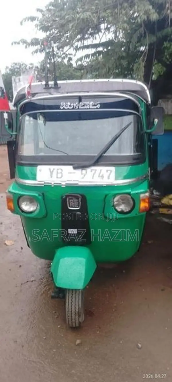 Bajaj RE 2011