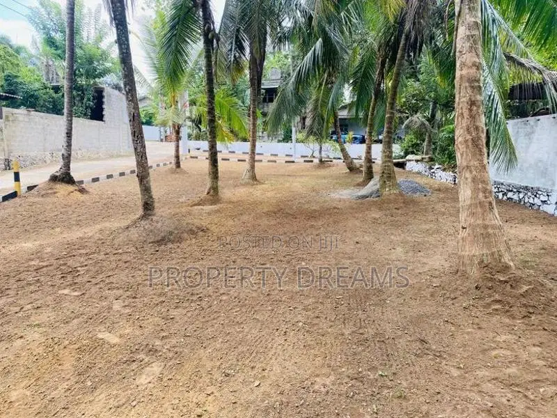 Athurugiriya Habarakada Exclusive Land Parcel in A Prestigious Locatio