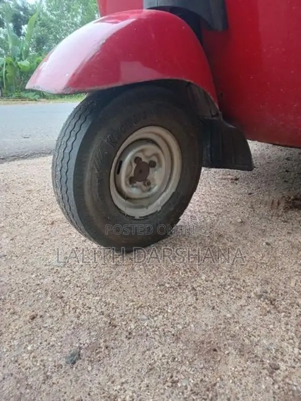 Bajaj RE 2013