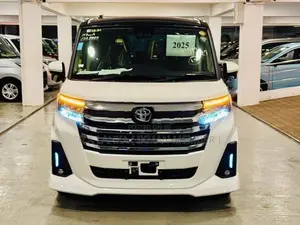 Toyota Roomy Custom GT BlackTop 2026