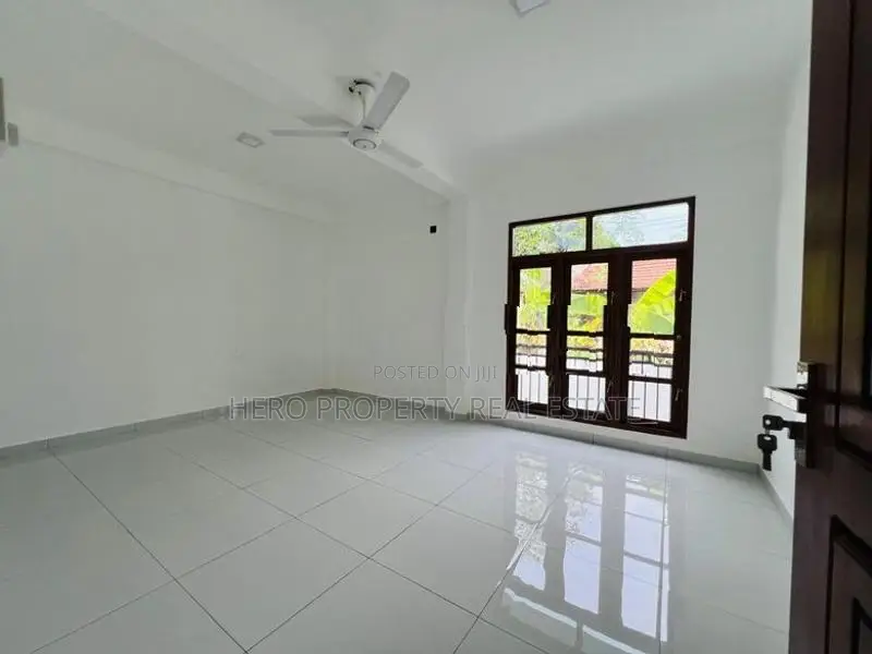 🌟(NSA2603-005)Luxurious House for Sale in Athurugiriya