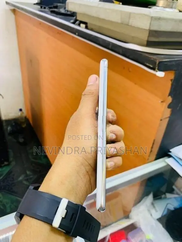 Samsung Galaxy S20FE (Used)