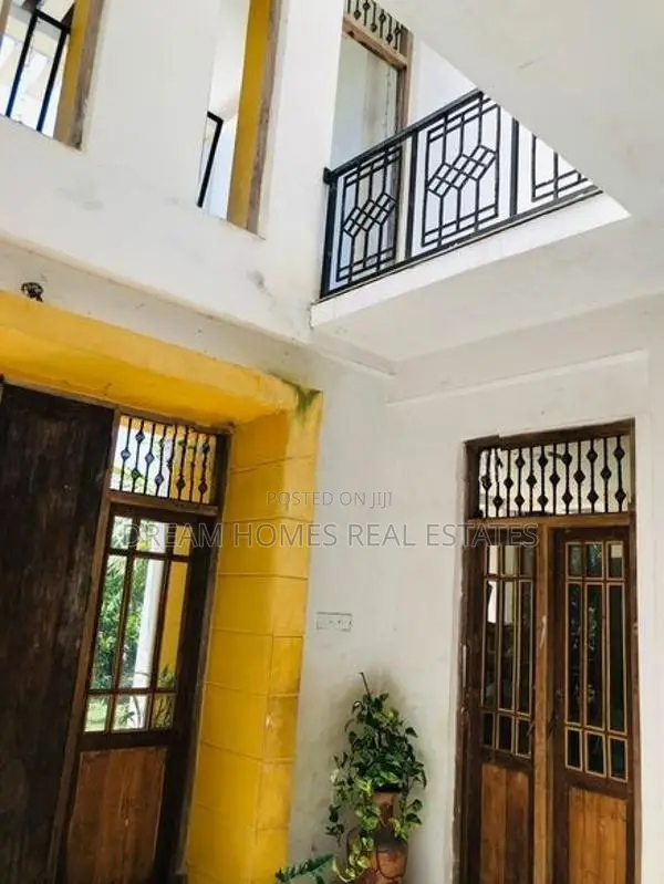Ultra Luxury 3-Storey House for Sale – Kelaniya