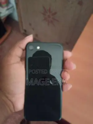 Apple iPhone SE 2 (Used)