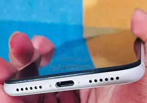 Apple iPhone SE 2 (Used)