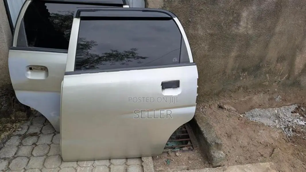 Suzuki Alto LXI Doors