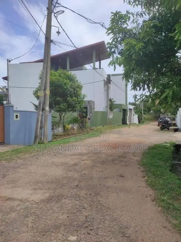 Suwarapola Piliyandala Land for Sale