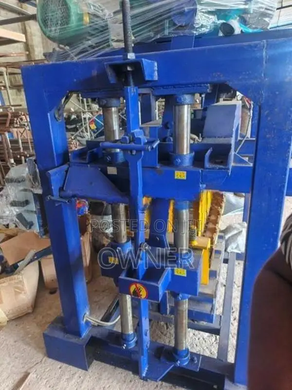 7 Blocks Concrete Block Machine