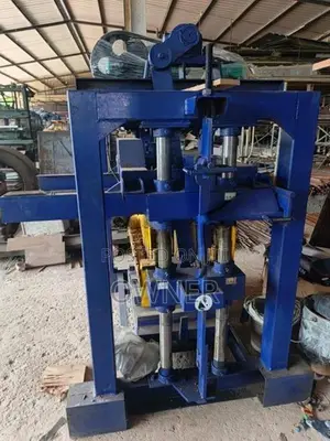 7 Blocks Concrete Block Machine