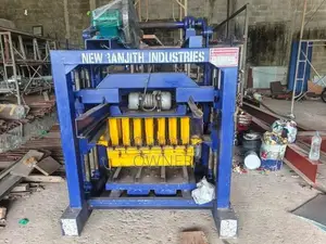 7 Blocks Concrete Block Machine