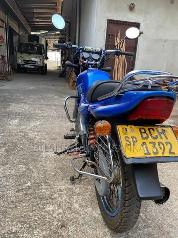 Bajaj CT100 2015