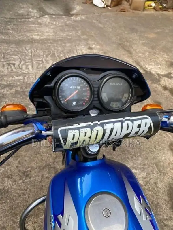 Bajaj CT100 2015