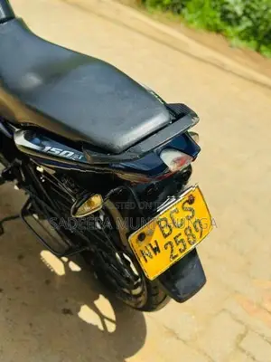 Bajaj Discover 150 2015