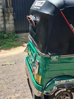 Bajaj RE 2018