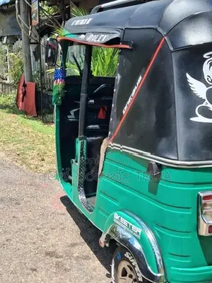 Bajaj RE 2018