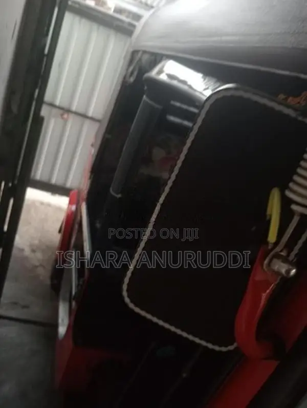 Bajaj RE 2011