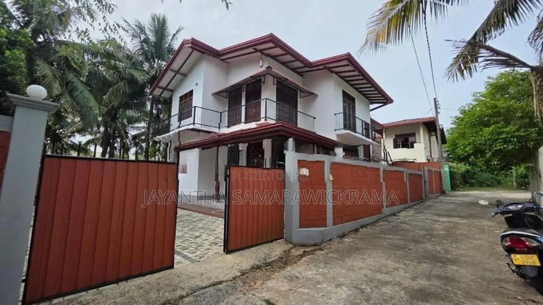 Twin House for Sale in Athurugiriya