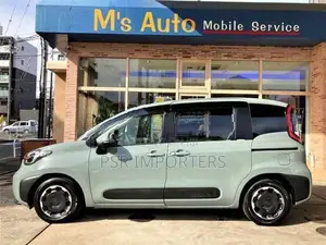Toyota Sienta z Hybrid 2025