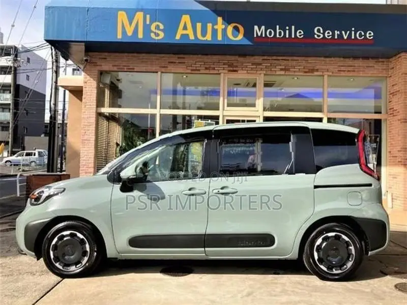 Toyota Sienta z Hybrid 2025