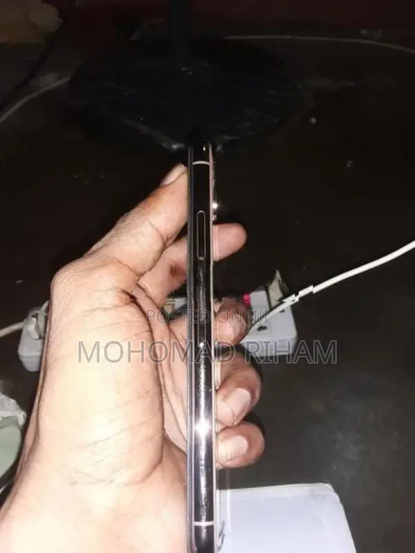 Apple iPhone XS (Used)