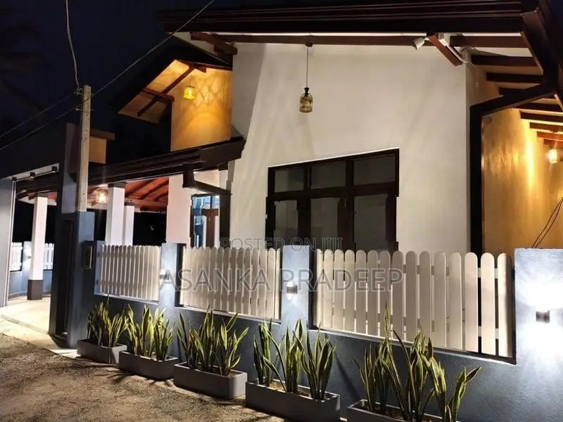 අලුතෙන්ම ඉදිකල සුඛෝපභෝගී තනිමහල් නිවසක් කොට්ටාව අදිවේගී පිවිසුම(ij2099