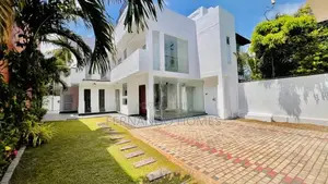 Good Tourists Area An Upstairs 4 Bed Rooms House For Sale In Negombo