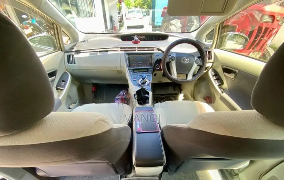 Toyota Prius S Touring 2011