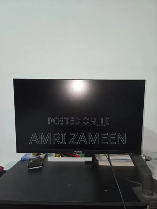 27 inch Monitor with arm