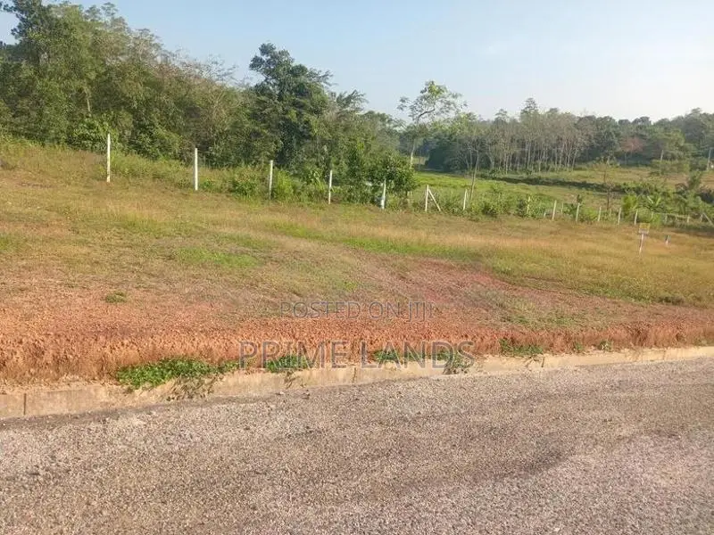 බන්ඩාරගම නගරය ආසන්නයේන් ඉඩමක්