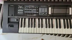 Roland GW 8 synthesizer