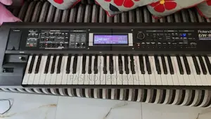 Roland GW 8 synthesizer