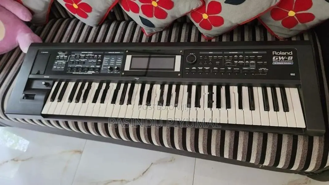 Roland GW 8 synthesizer