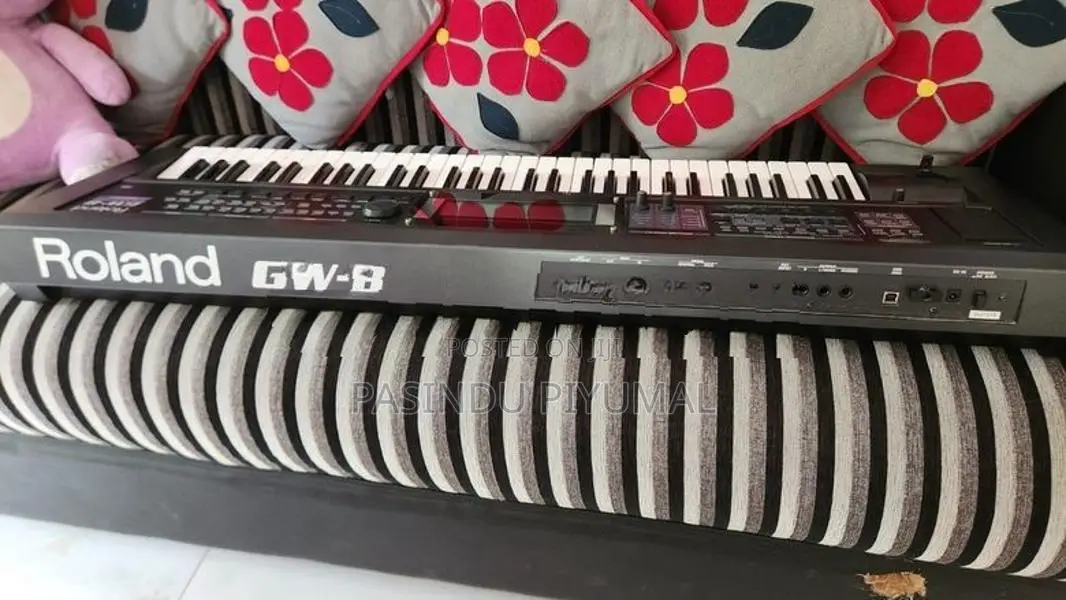 Roland GW 8 synthesizer