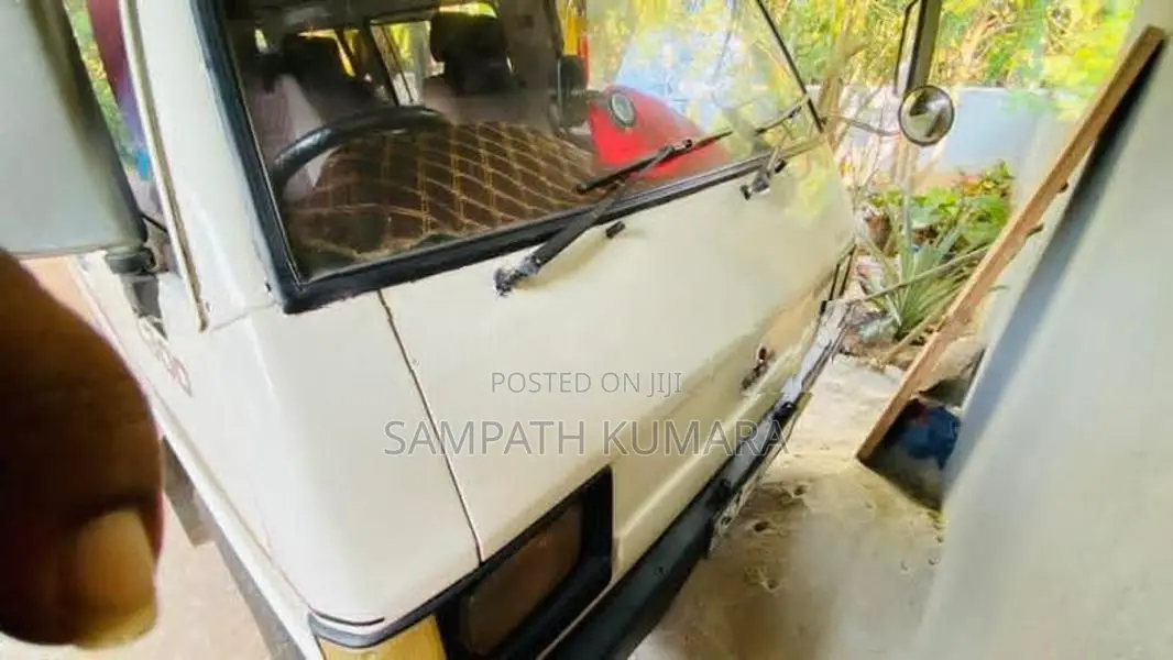 Mitsubishi L300 1984
