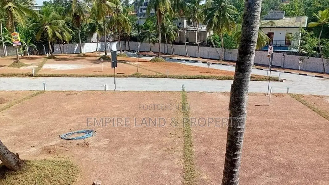 Land for Sale in Kandana Walking Distance to Ganemulla Bus route