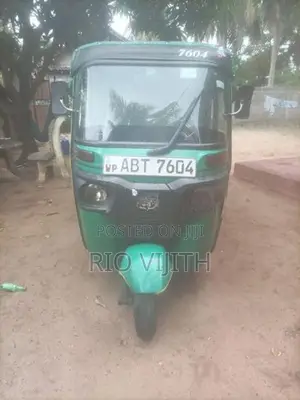 Bajaj RE 2019