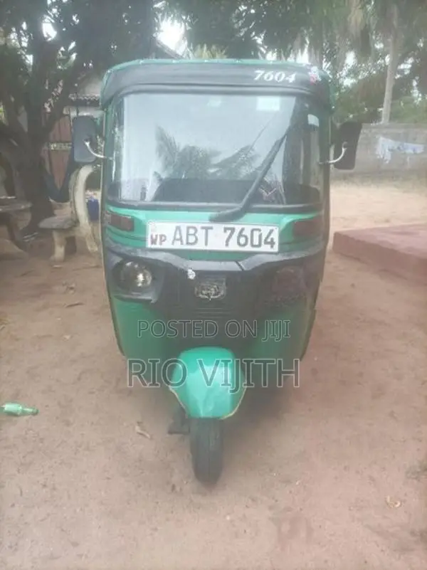Bajaj RE 2019