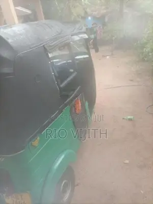 Bajaj RE 2019