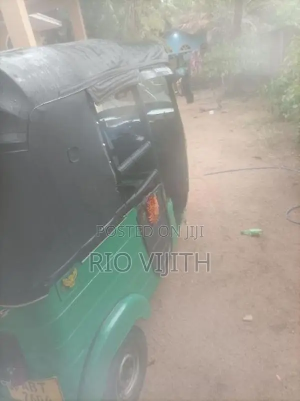 Bajaj RE 2019