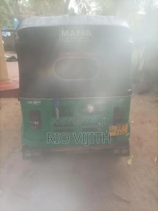 Bajaj RE 2019